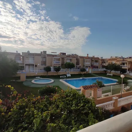 Con Piscina Y Terraza * Torrevieja