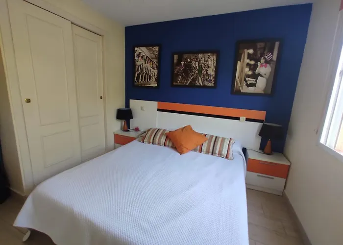 Con Piscina Y Terraza